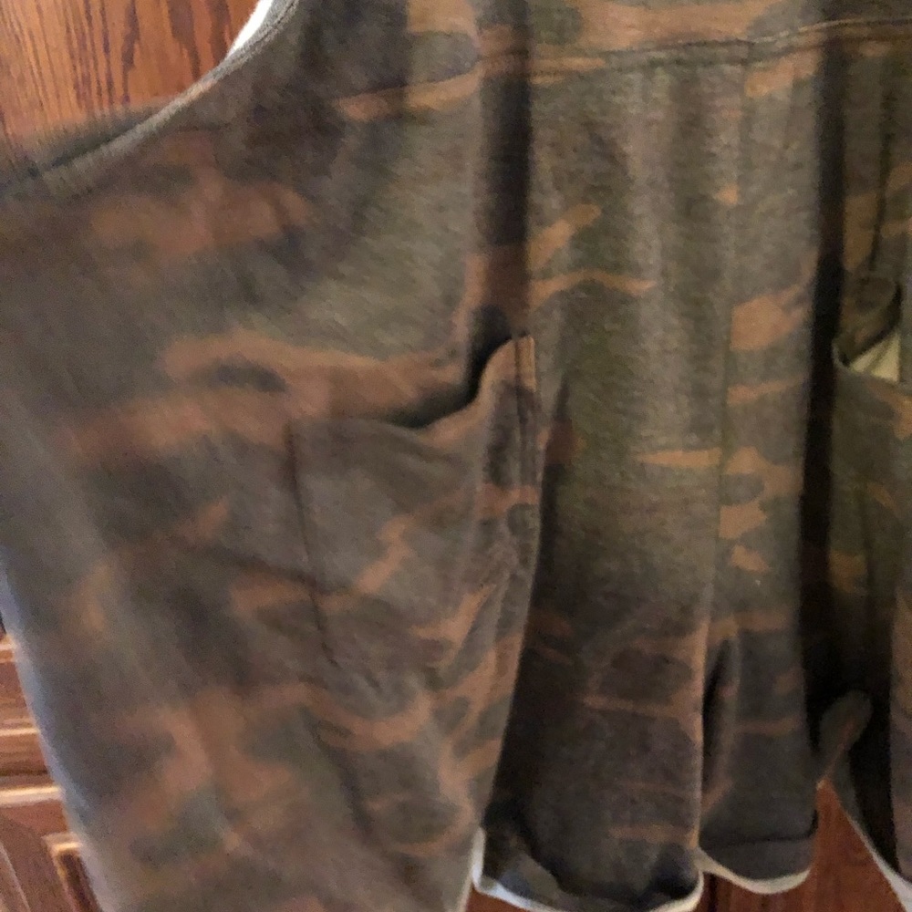 VENUS camoflauge shorts overalls, sweatshirt, size 2X - Picture 6 of 6